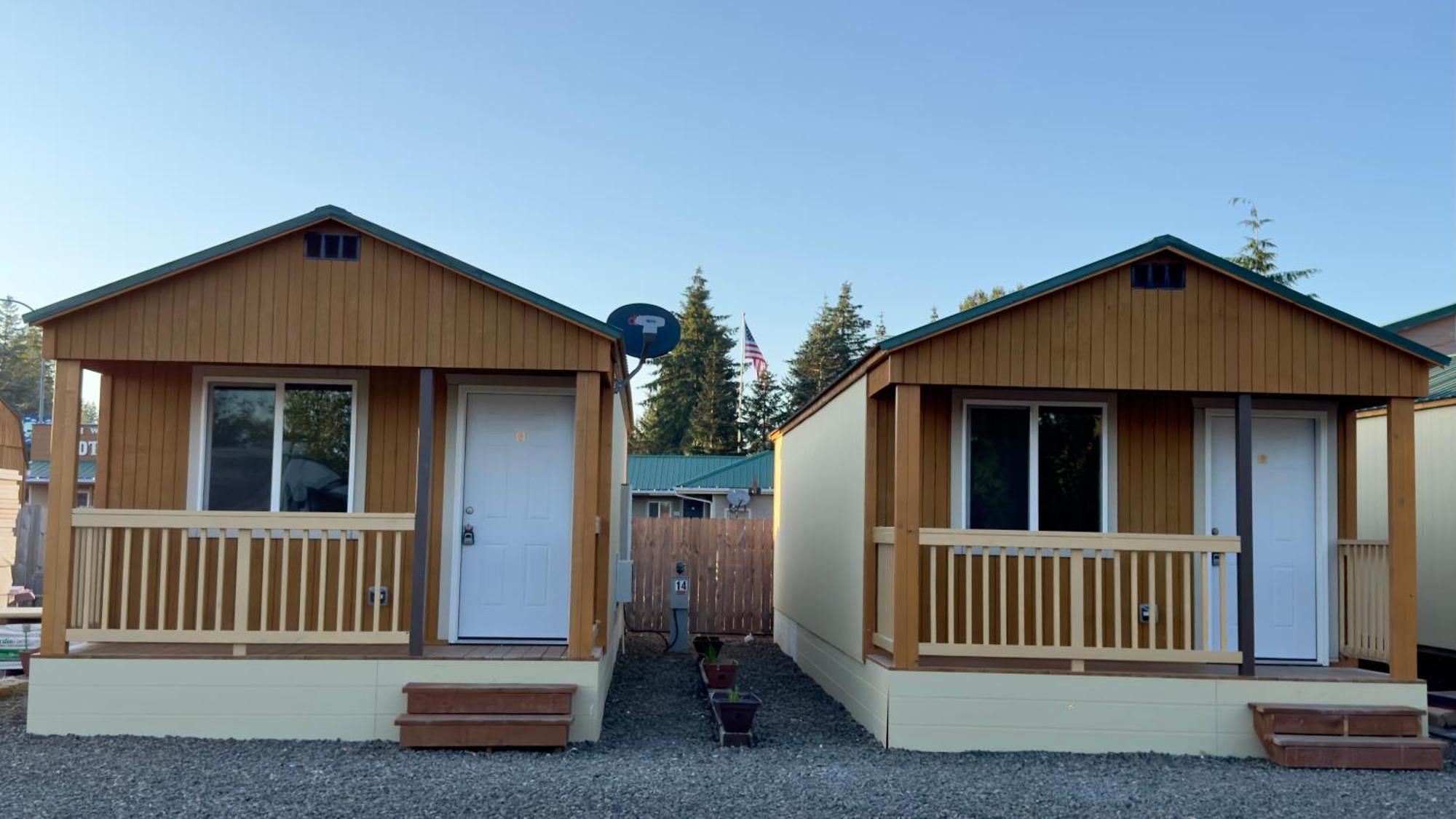 Chalet Far West Cabin-tiny Homes *