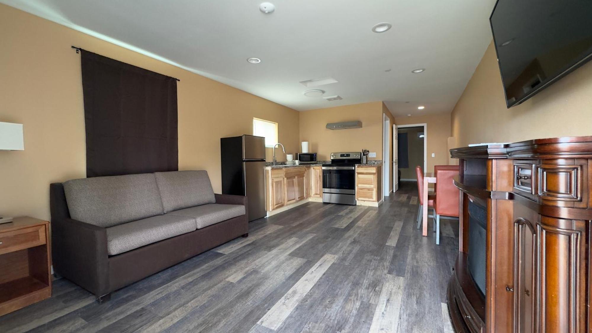 Far West Cabin-tiny Homes Forks
