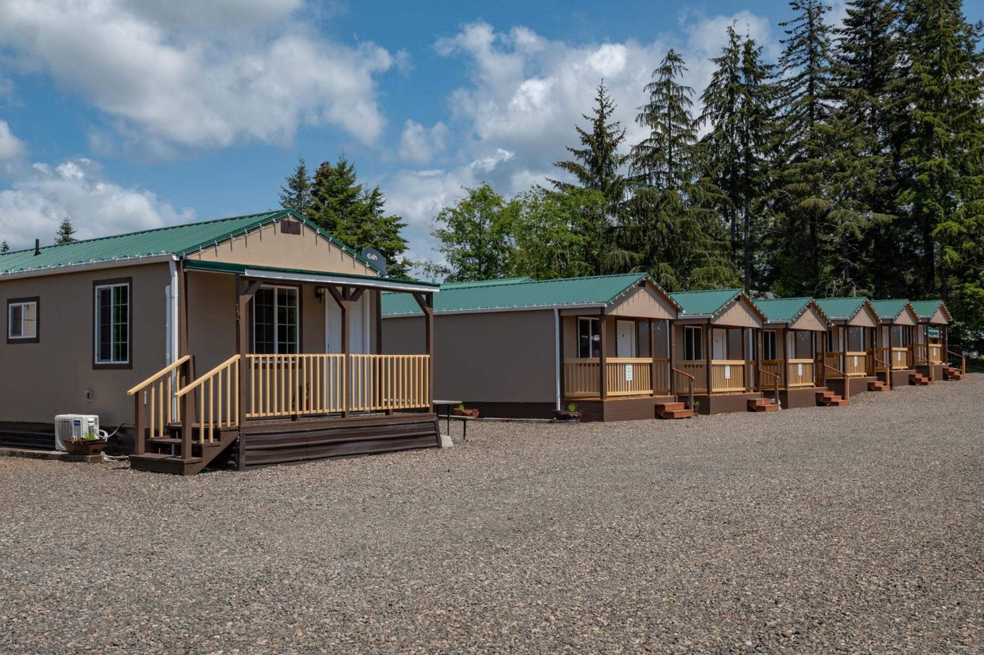 Far West Cabin-tiny Homes Forks